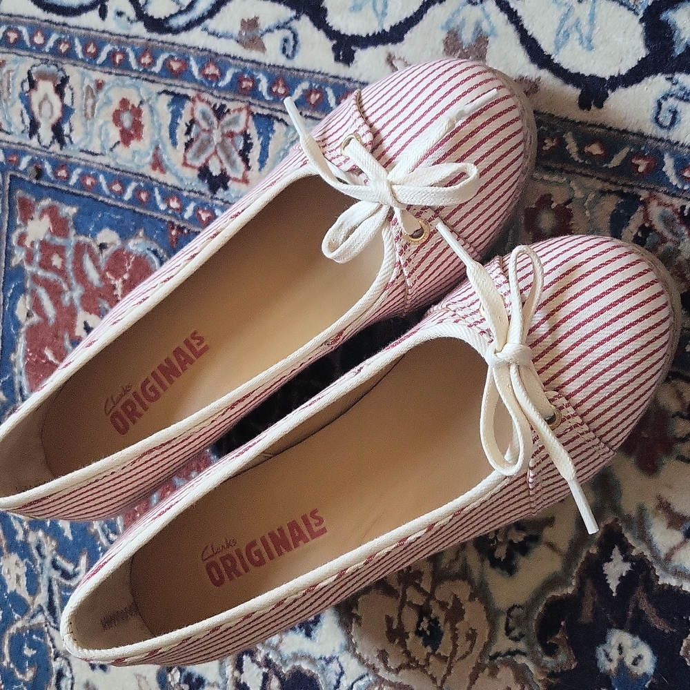 Clarks Originals - Like New!